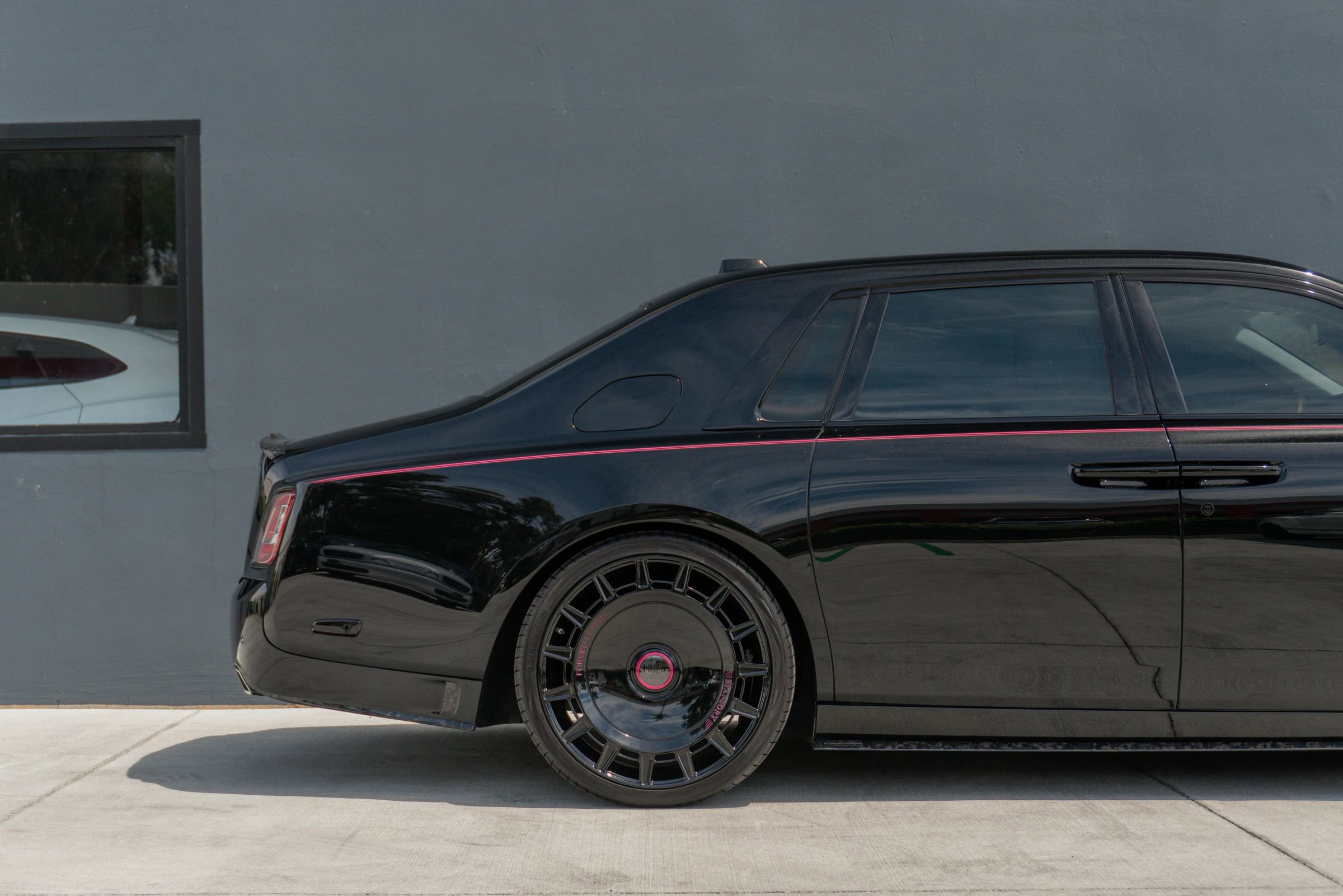 Used 2023 Rolls-Royce Phantom Sedan RWD image 45