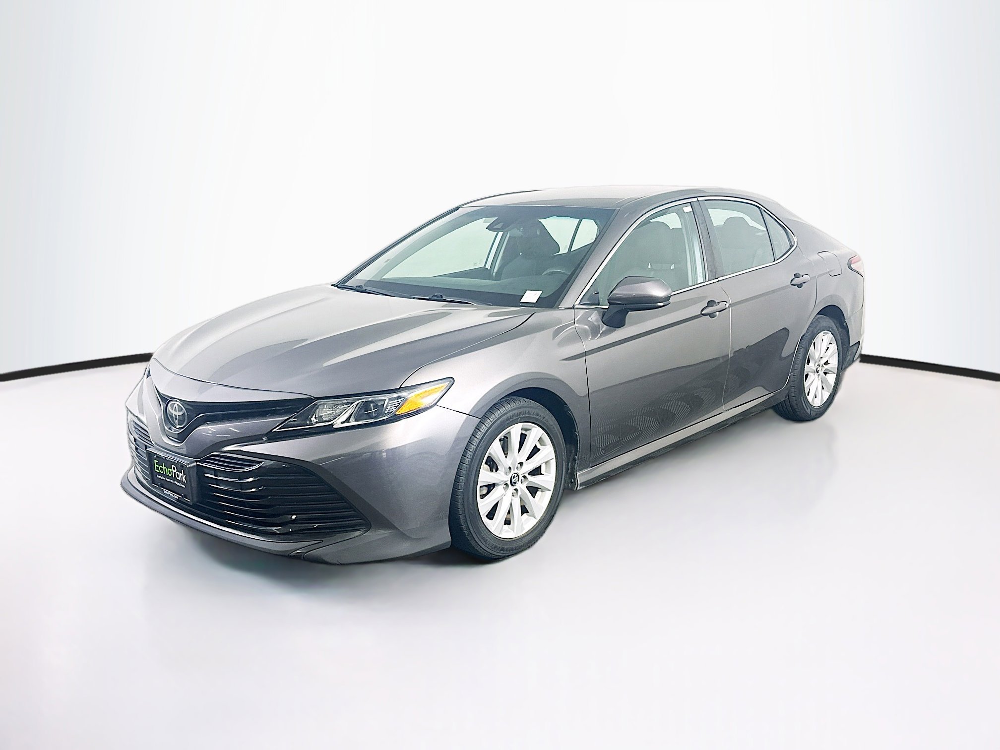 Used 2018 Toyota Camry LE image 3