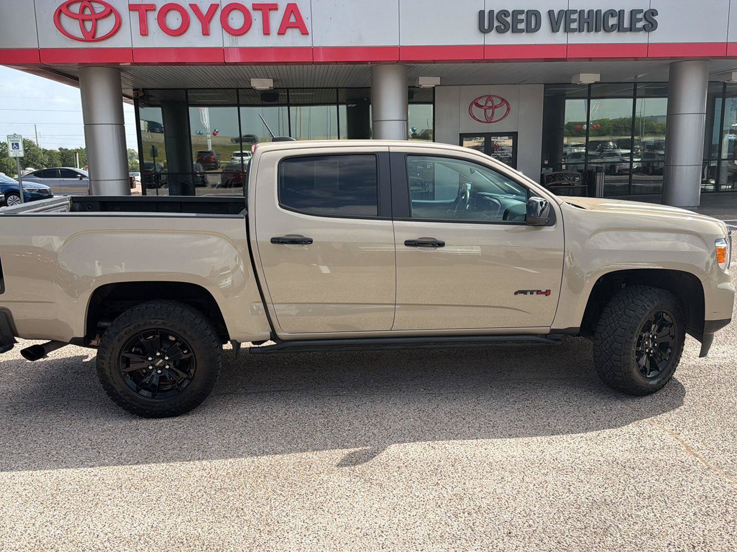Used 2022 GMC Canyon AT4 AWD/4WD image 2