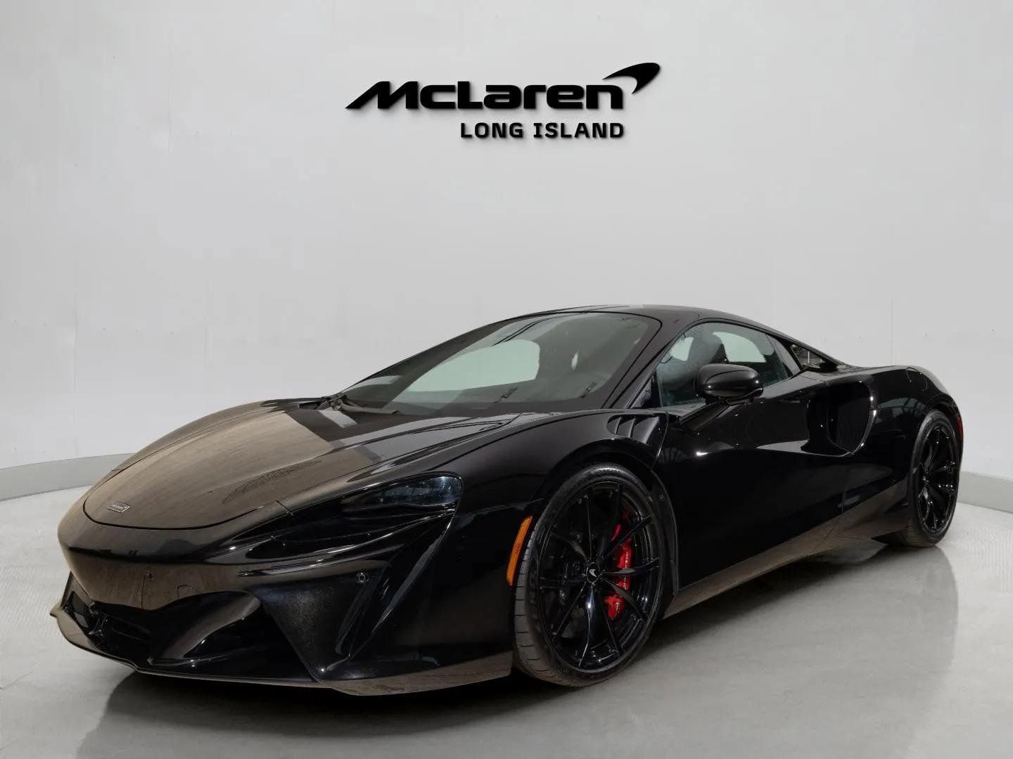 Used 2023 McLaren Artura image 2