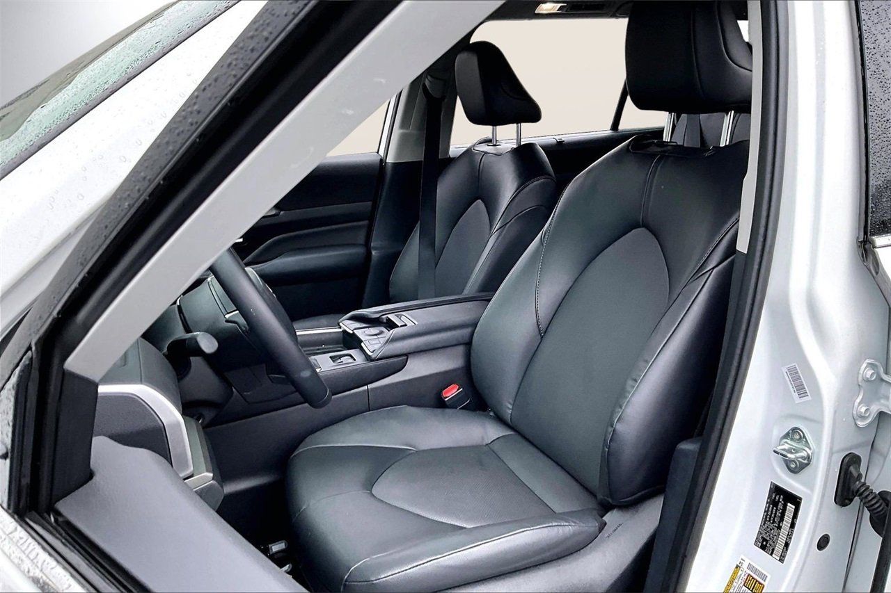 Used 2024 Toyota Grand Highlander Limited image 19