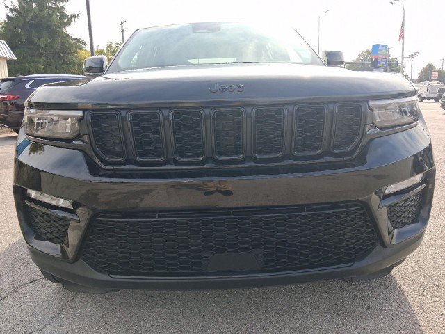 Used 2023 Jeep Grand Cherokee Limited w/ Black Appearance Package AWD/4WD image 8