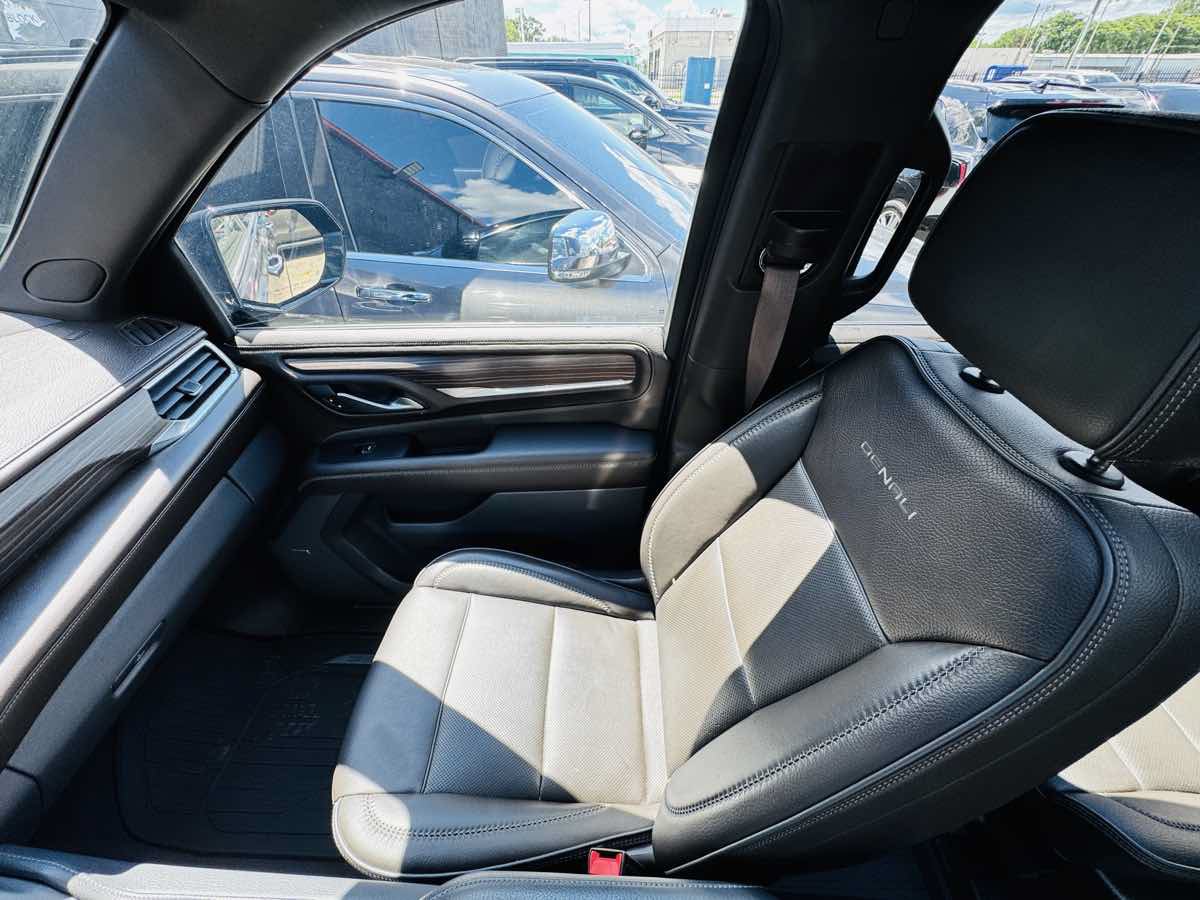 Used 2021 GMC Yukon XL Denali w/ Advanced Technology Package AWD/4WD image 13