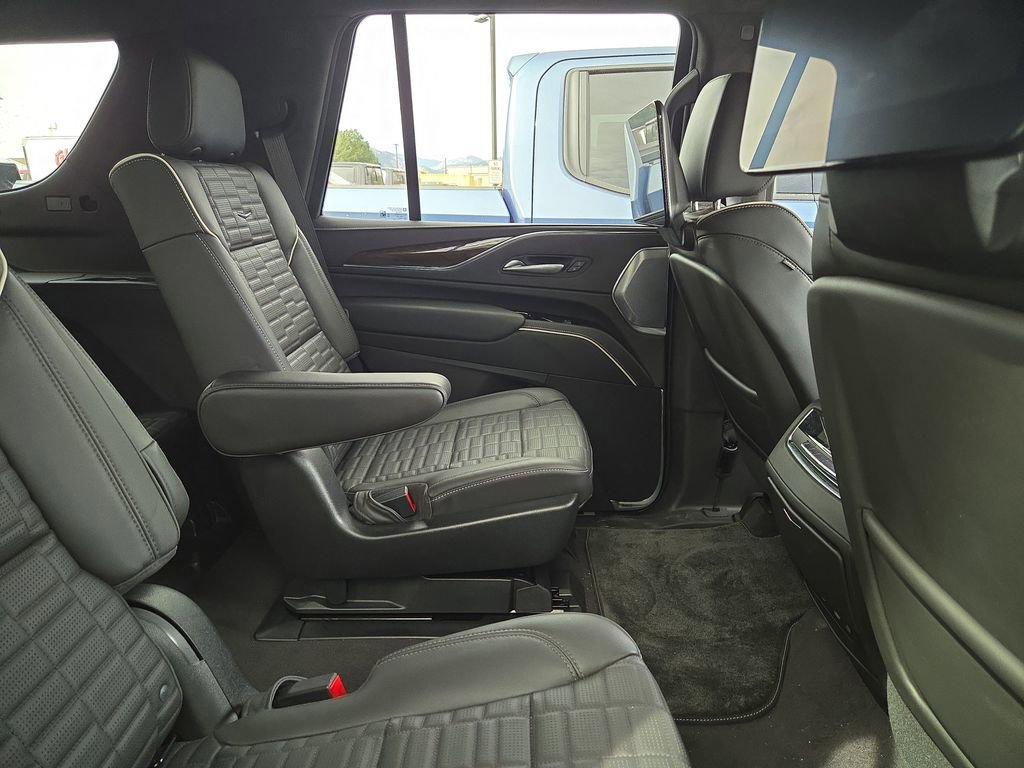 Certified 2023 Cadillac Escalade Sport Platinum w/ Heavy-Duty Trailer Package image 7