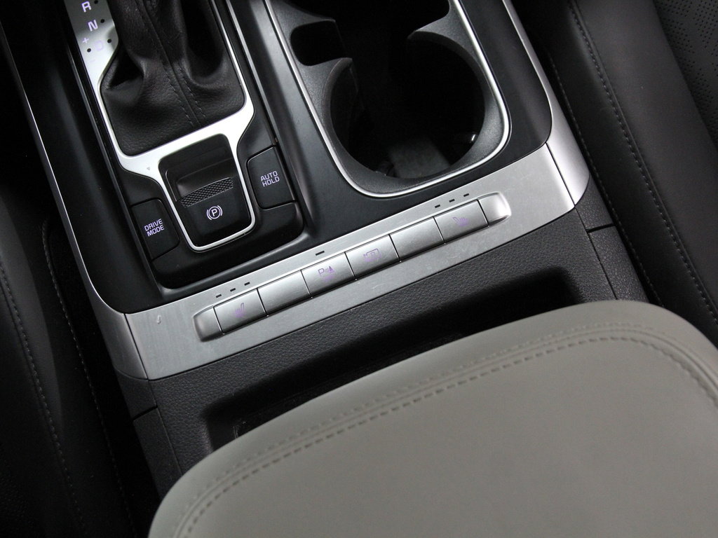 Used 2024 Kia Carnival LX image 15