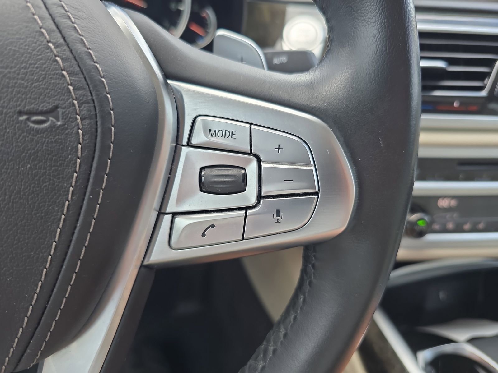 Used 2018 BMW 740i RWD image 25