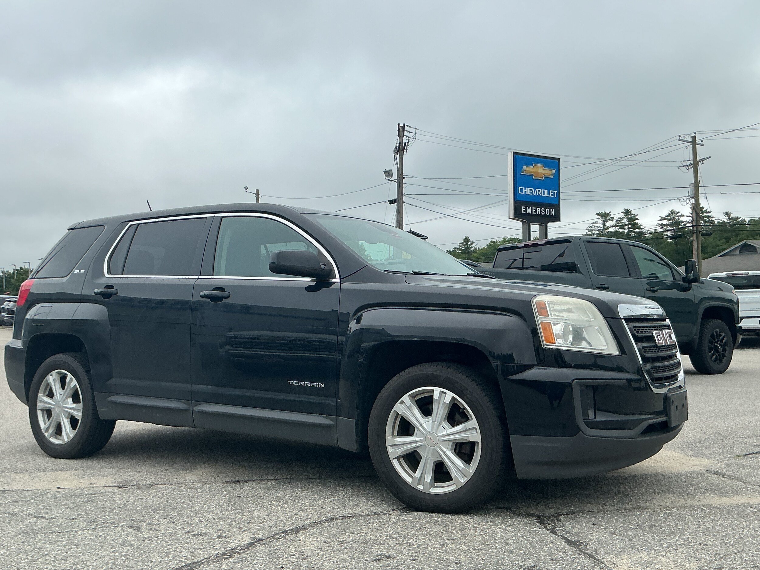 Used 2017 GMC Terrain SLE AWD/4WD image 2