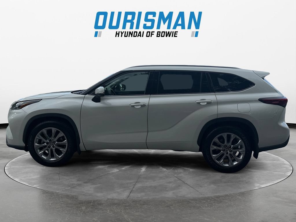 Used 2021 Toyota Highlander Limited AWD/4WD image 3