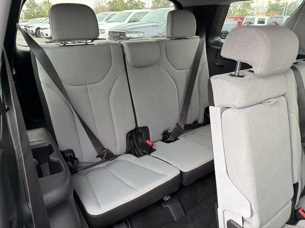 Used 2023 Hyundai Palisade SE image 17