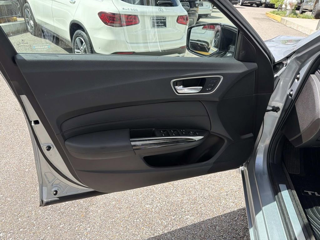 Used 2018 Acura TLX w/ Technology Package FWD image 19