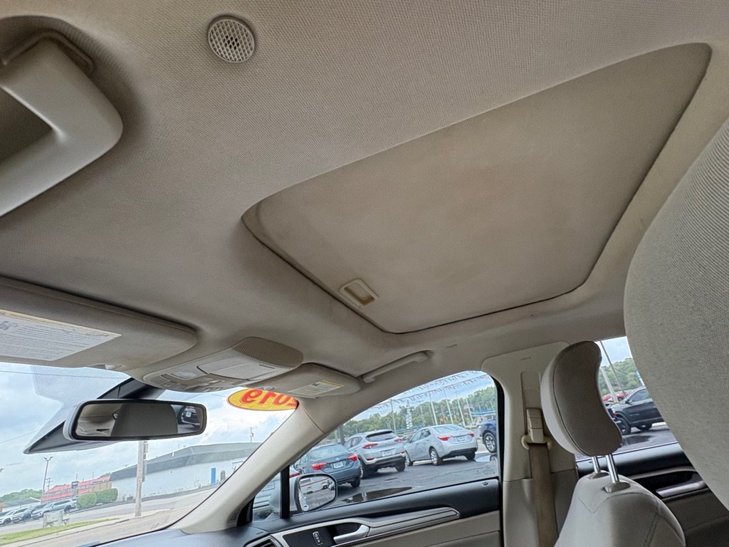 Used 2019 Ford Fusion SE FWD image 9