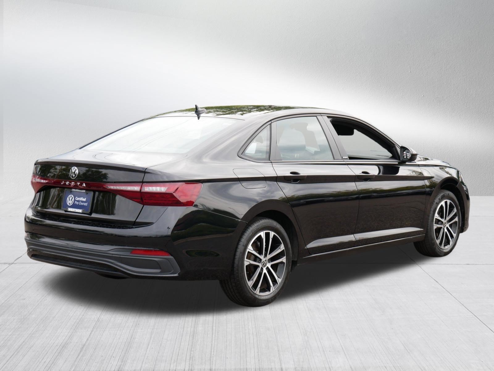 Certified 2025 Volkswagen Jetta Sport FWD image 7