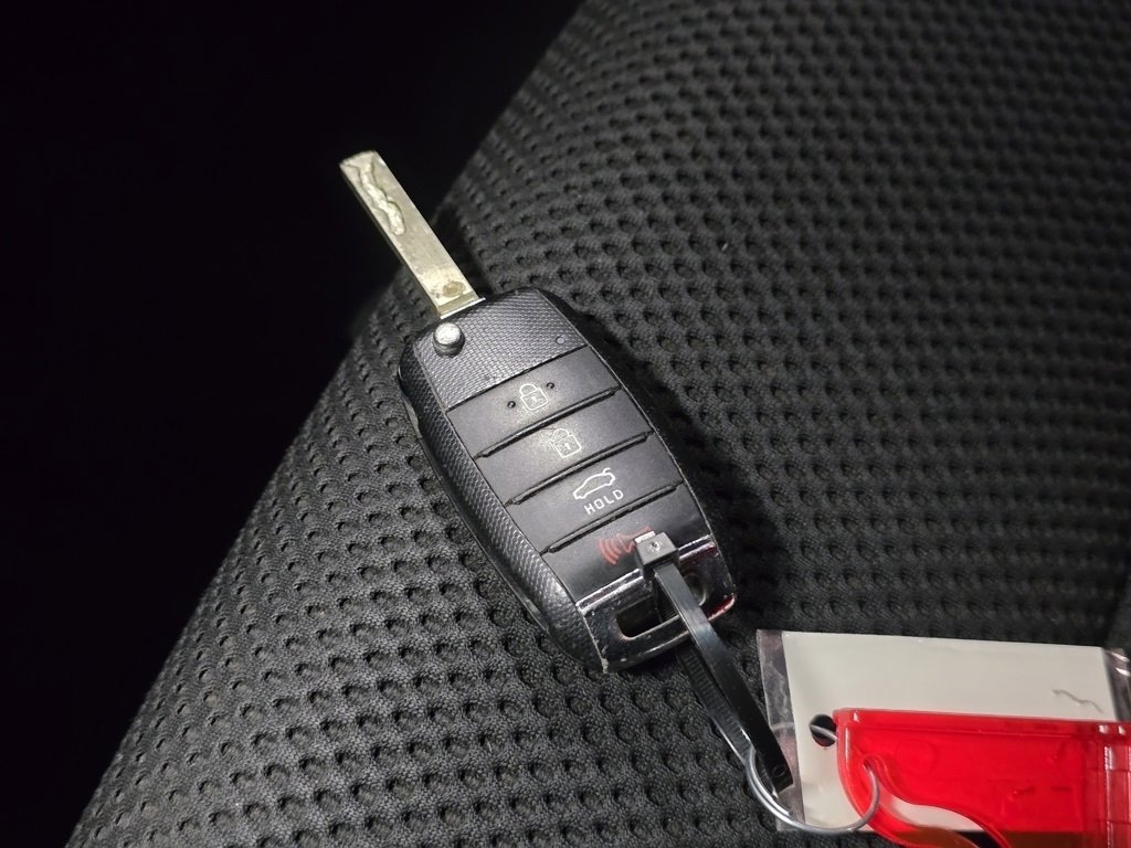 Used 2020 Kia Optima LX image 32