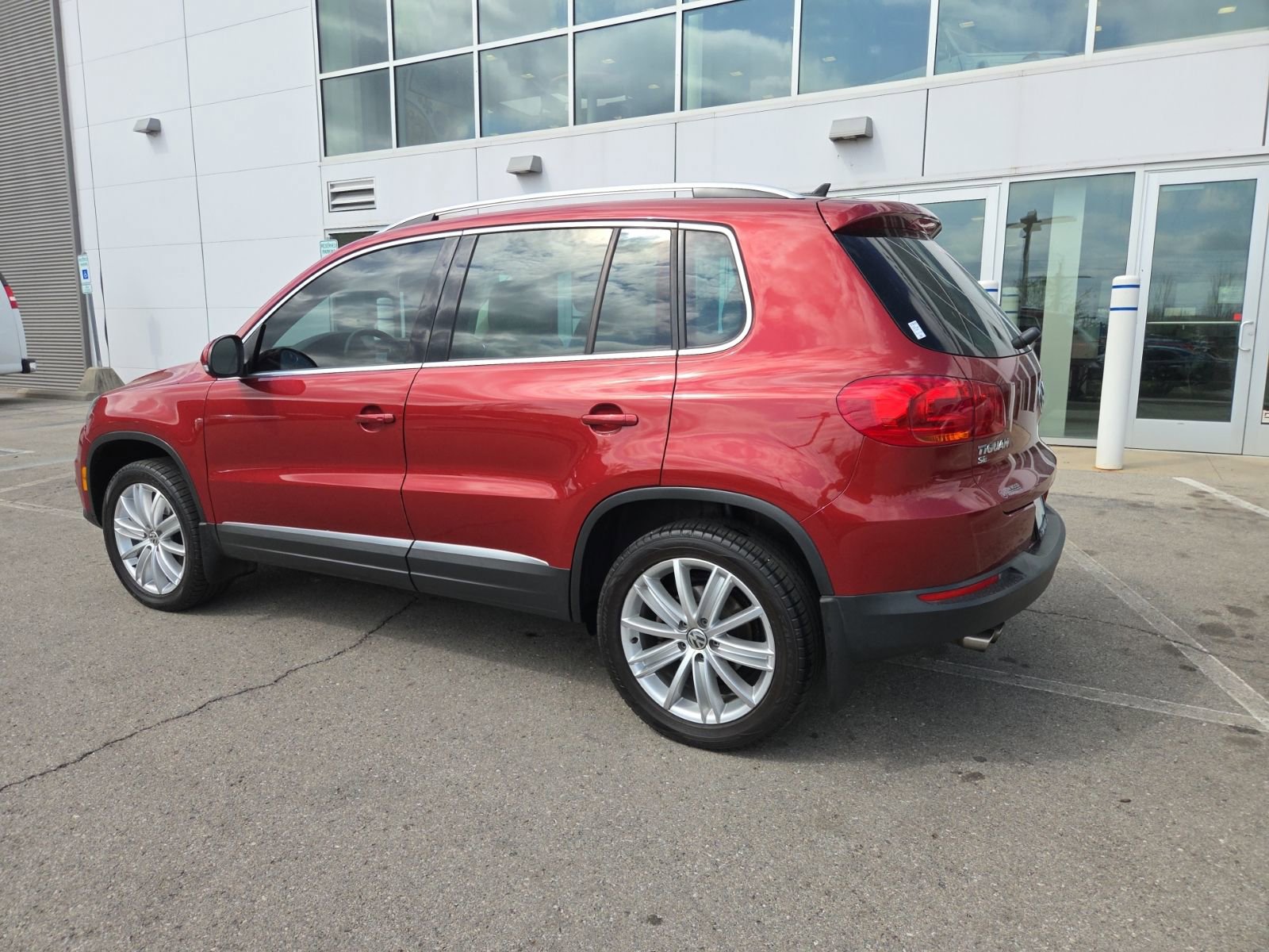 Used 2016 Volkswagen Tiguan SE image 11