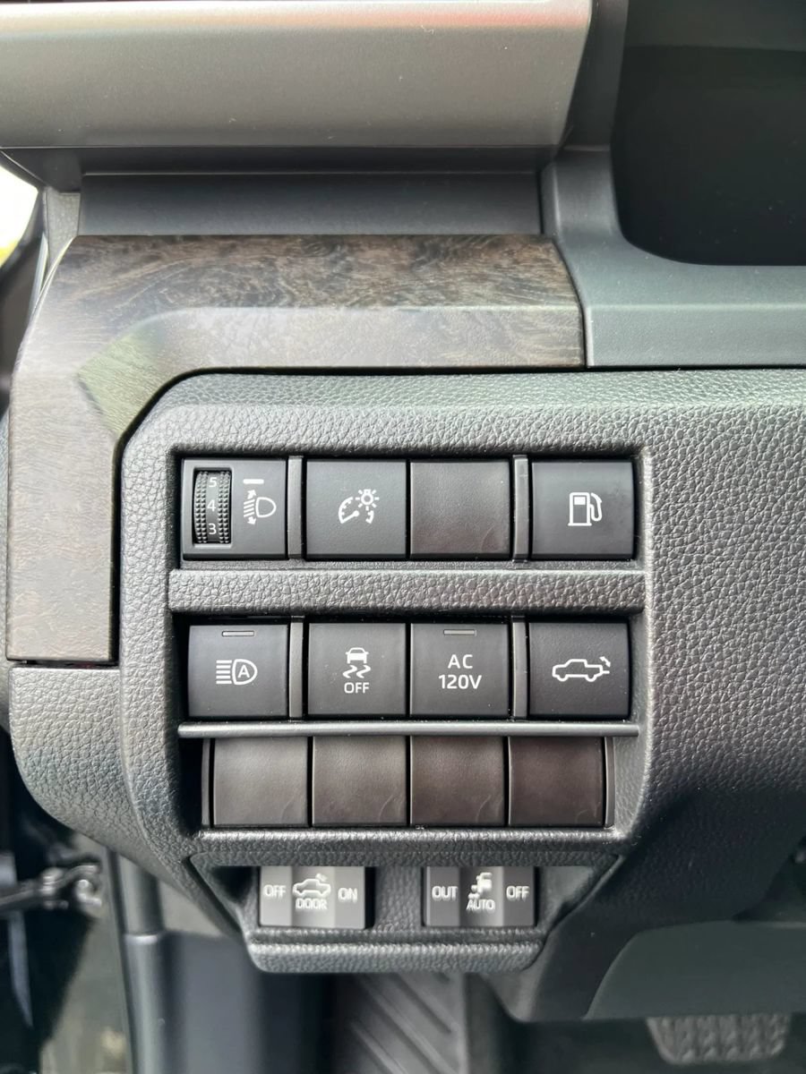 Used 2025 Toyota Tacoma Limited AWD/4WD image 12