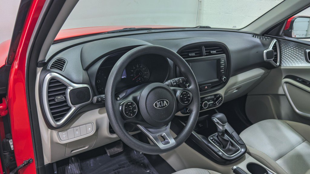 Used 2021 Kia Soul LX image 12