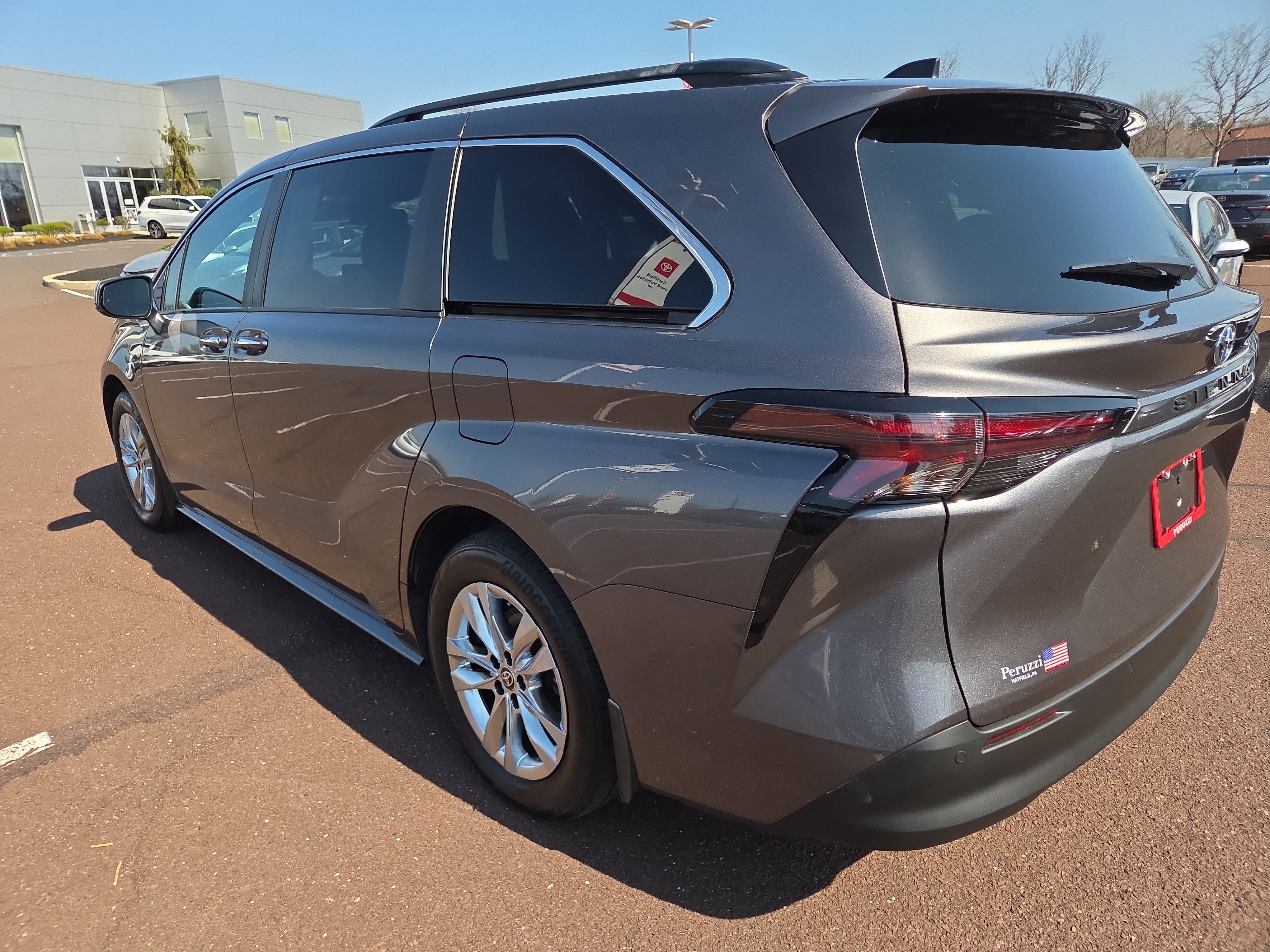 Used 2023 Toyota Sienna XLE w/ XLE Plus Package image 5