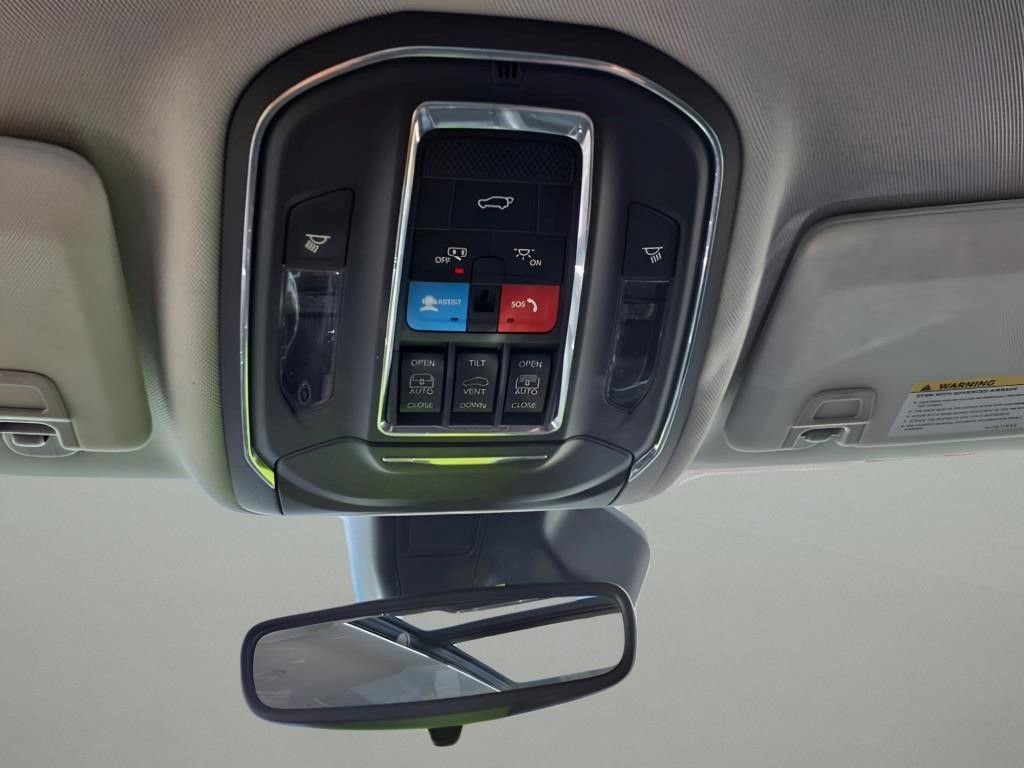 Used 2023 Jeep Grand Cherokee Limited image 24