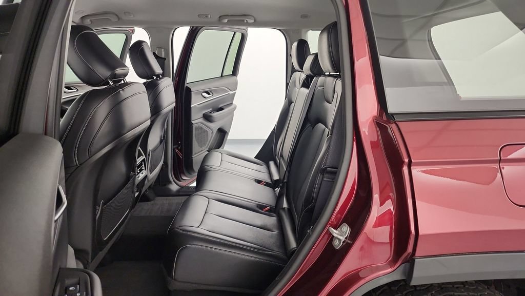 Used 2023 Jeep Grand Cherokee Limited AWD/4WD image 30