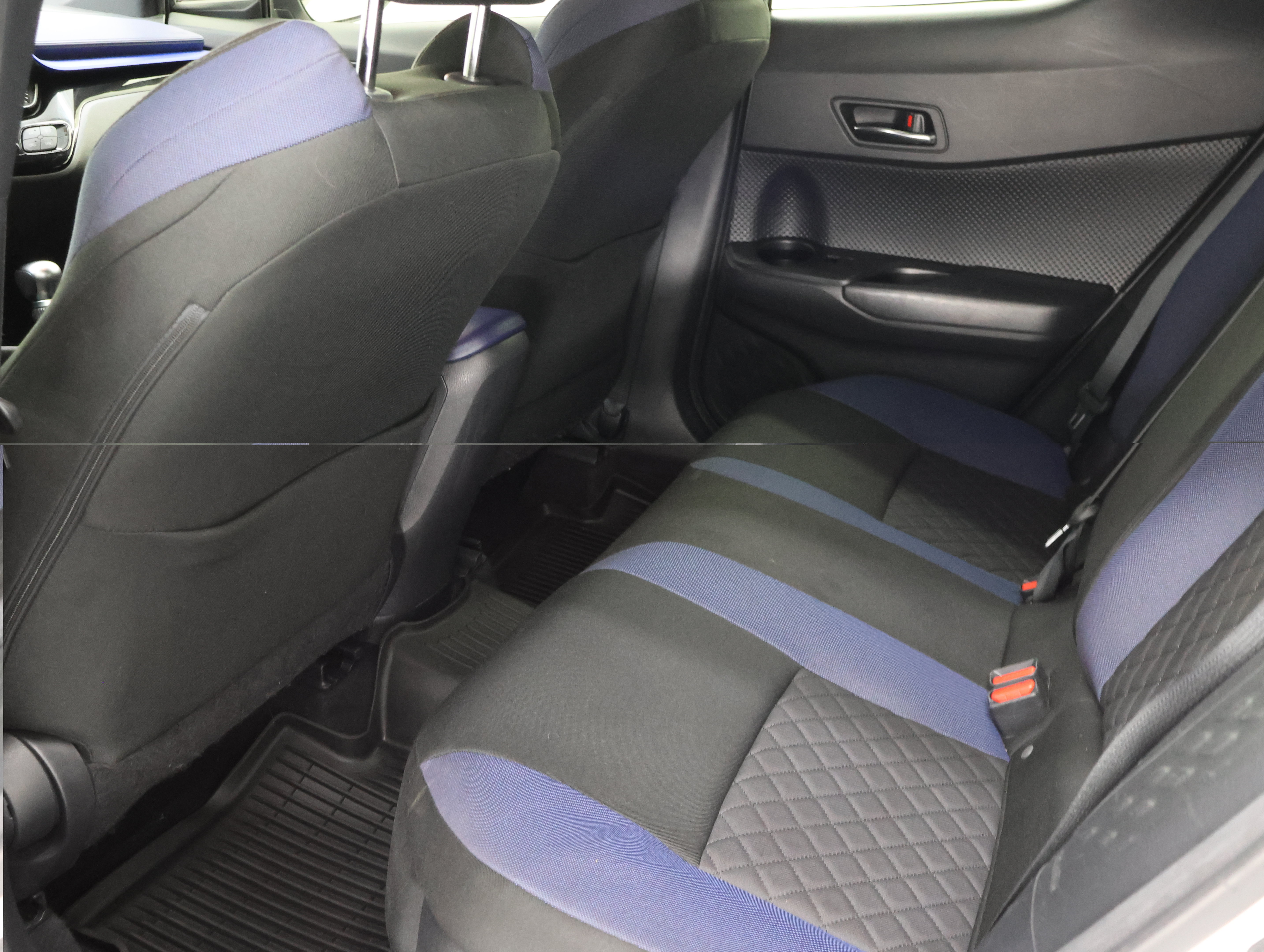 Used 2020 Toyota C-HR XLE FWD image 32
