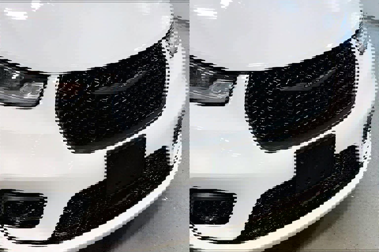 Used 2023 Chrysler Pacifica Touring-L w/ S Appearance Package image 32