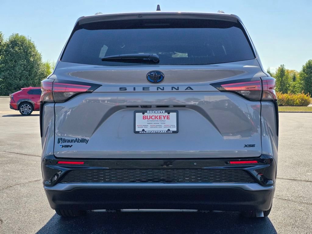 Used 2025 Toyota Sienna XSE w/ XSE Plus Package FWD image 19