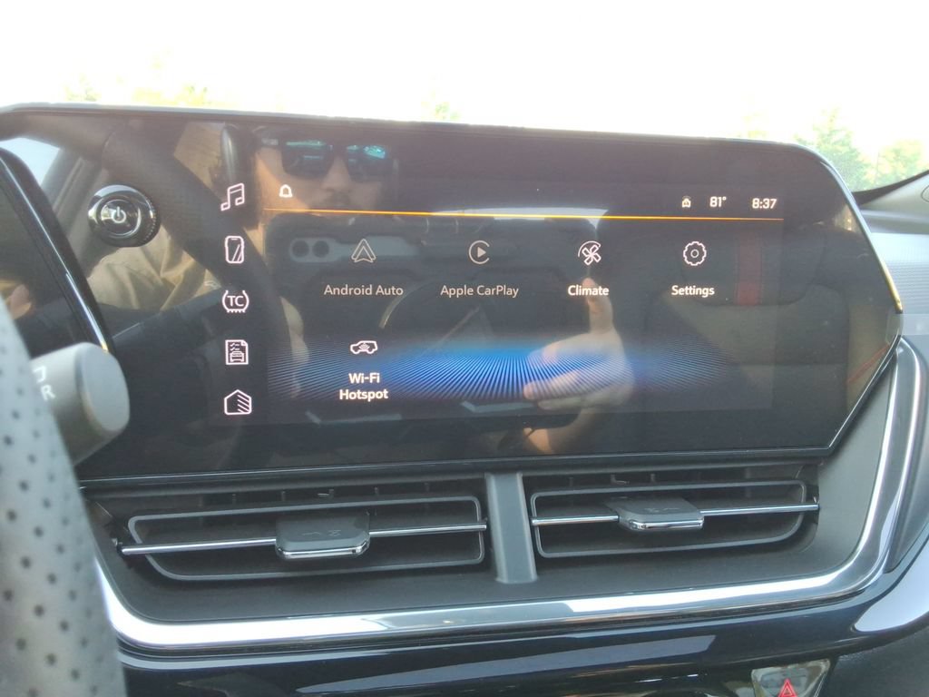 New 2026 Chevrolet Trax RS w/ Sunroof Package FWD image 28