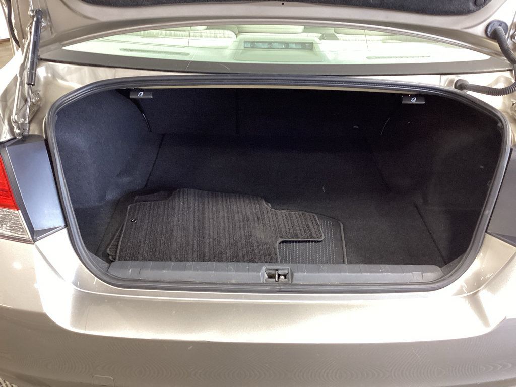 Used 2014 Subaru Legacy 2.5i Premium w/ Moonroof Package AWD/4WD image 30
