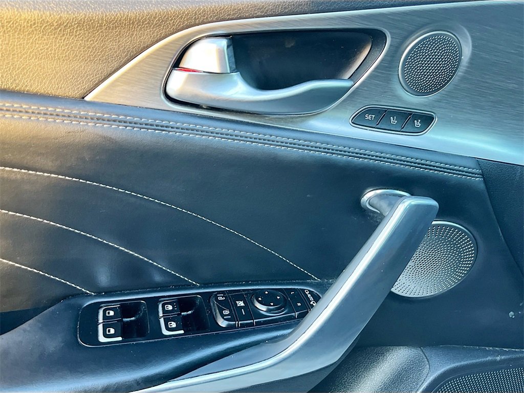 Used 2023 Kia Stinger GT2 image 18