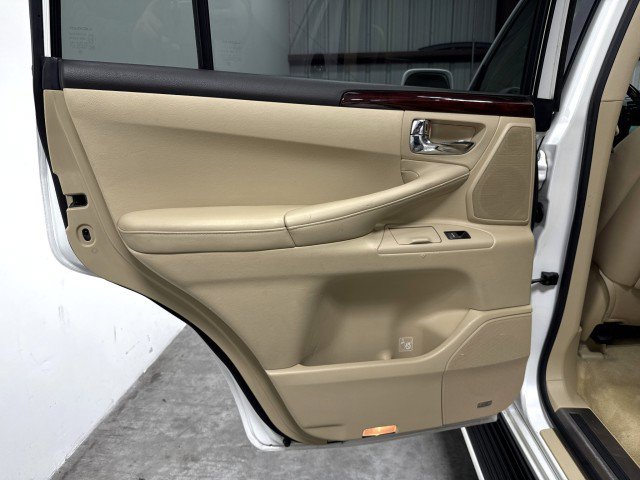 Used 2011 Lexus LX 570 4WD w/ Luxury Pkg image 39