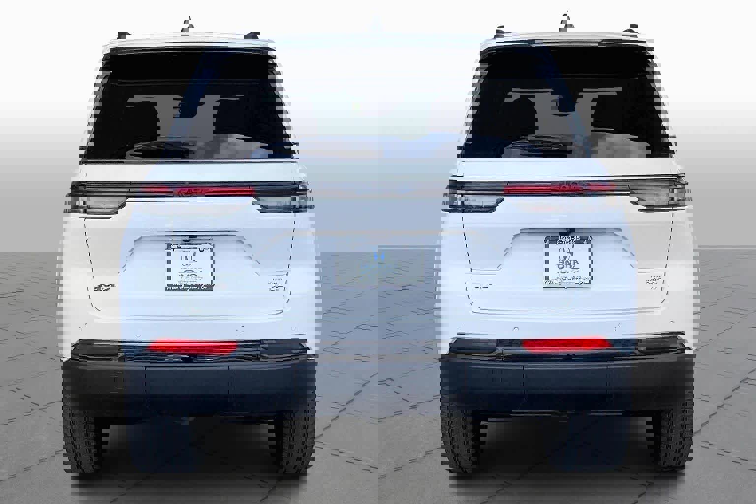 Used 2023 Jeep Grand Cherokee Altitude image 4