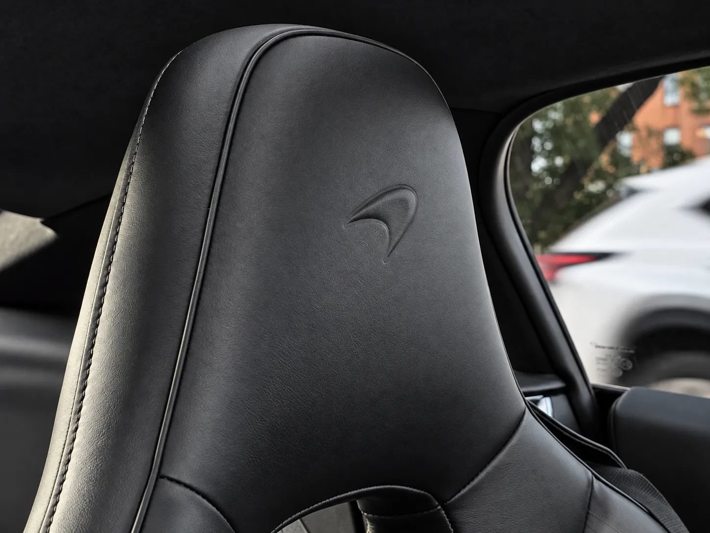 Used 2023 McLaren GT RWD image 32