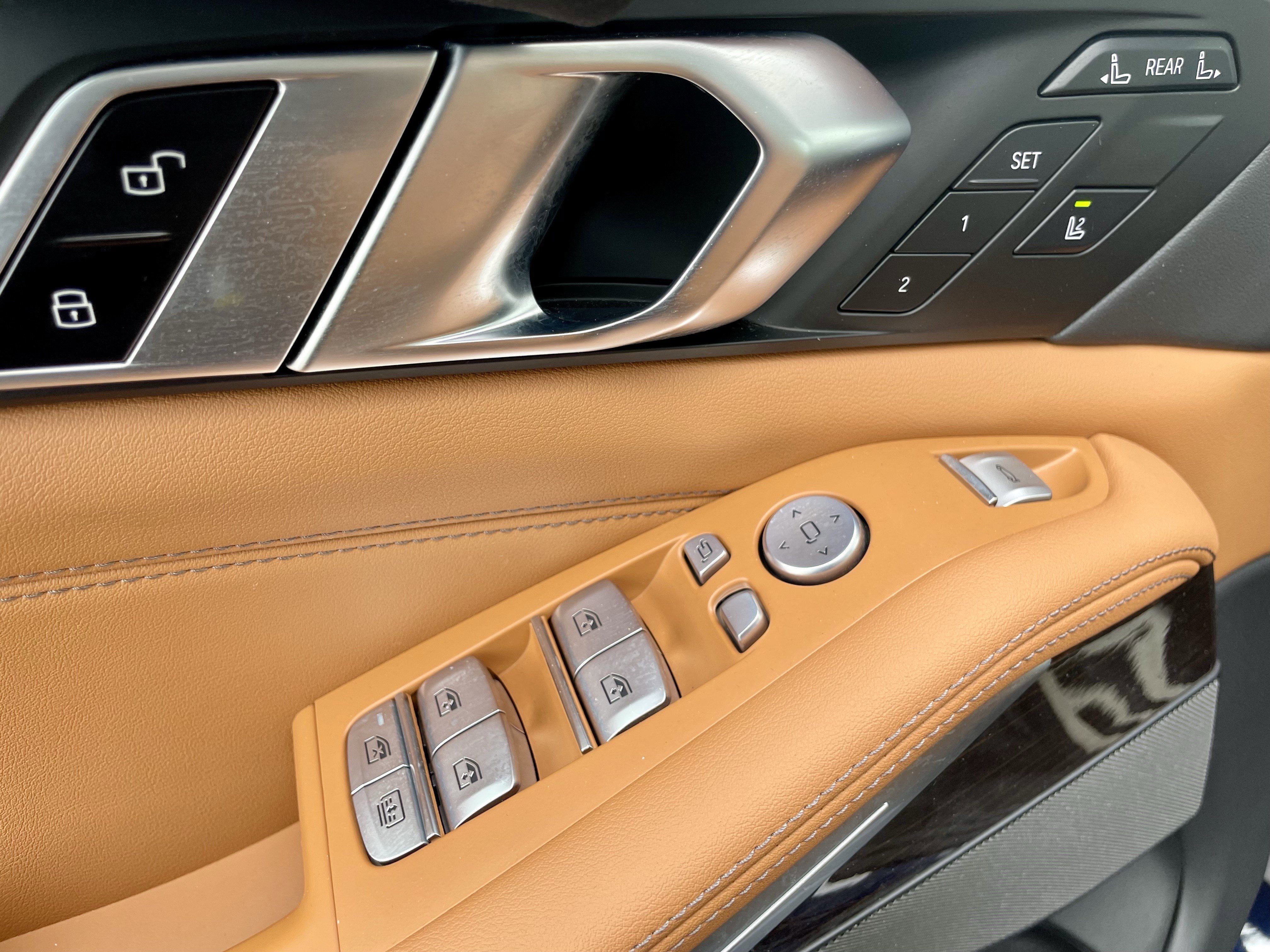 Used 2024 BMW X7 xDrive40i w/ M Sport Package image 11