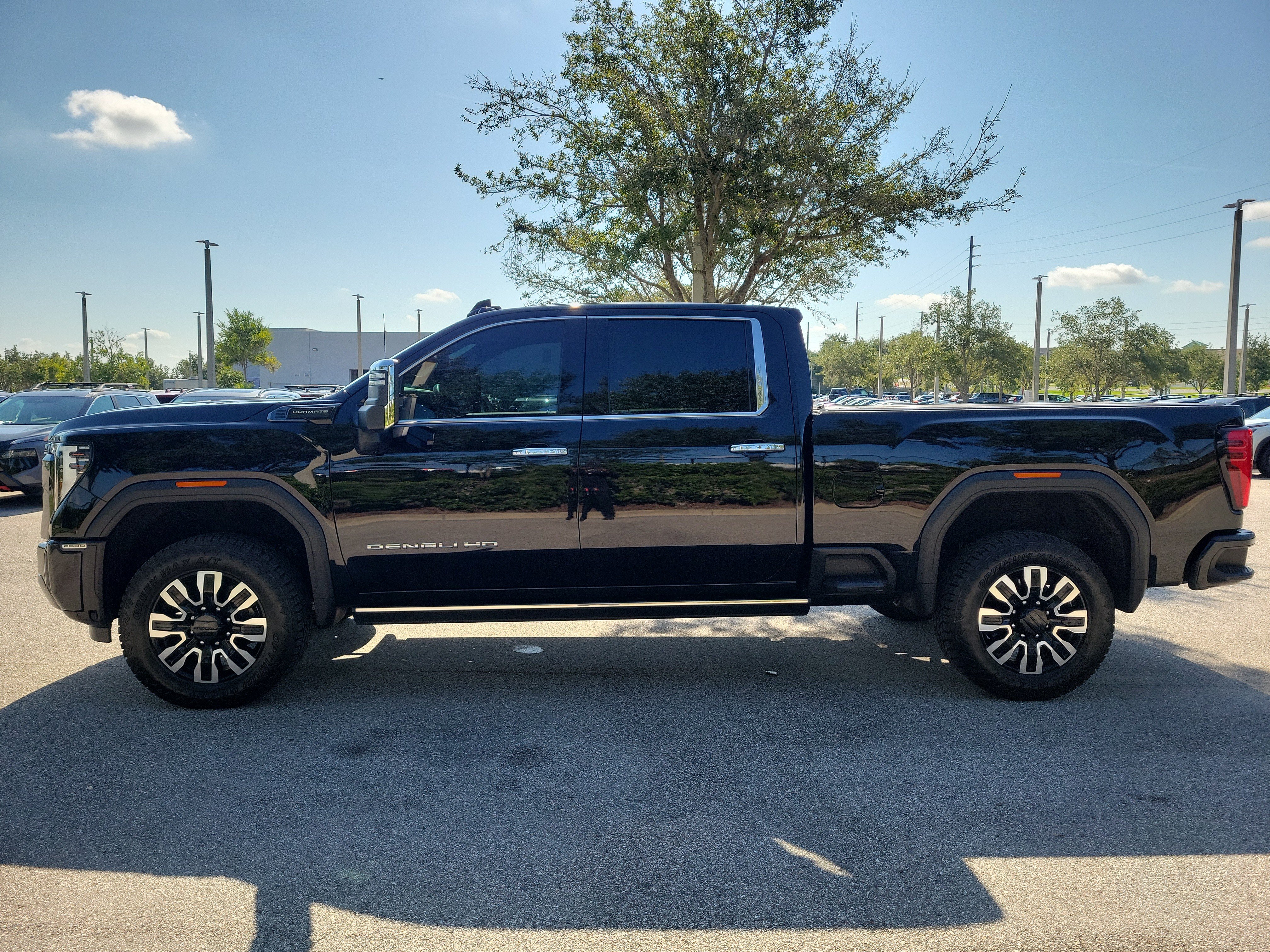 Used 2024 GMC Sierra 2500 Denali Ultimate w/ Max Trailering Package AWD/4WD image 9