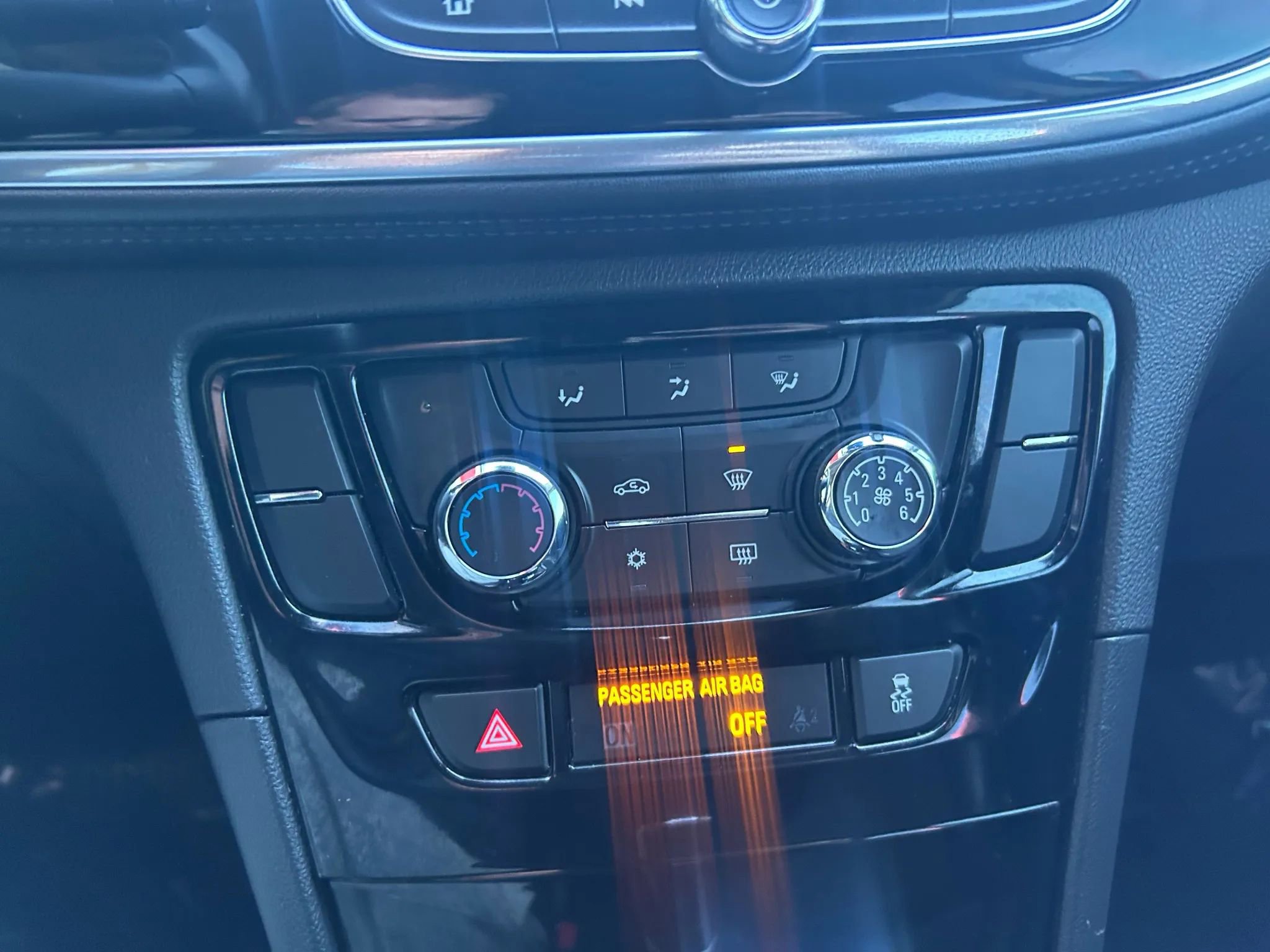 Used 2018 Buick Encore Preferred image 9