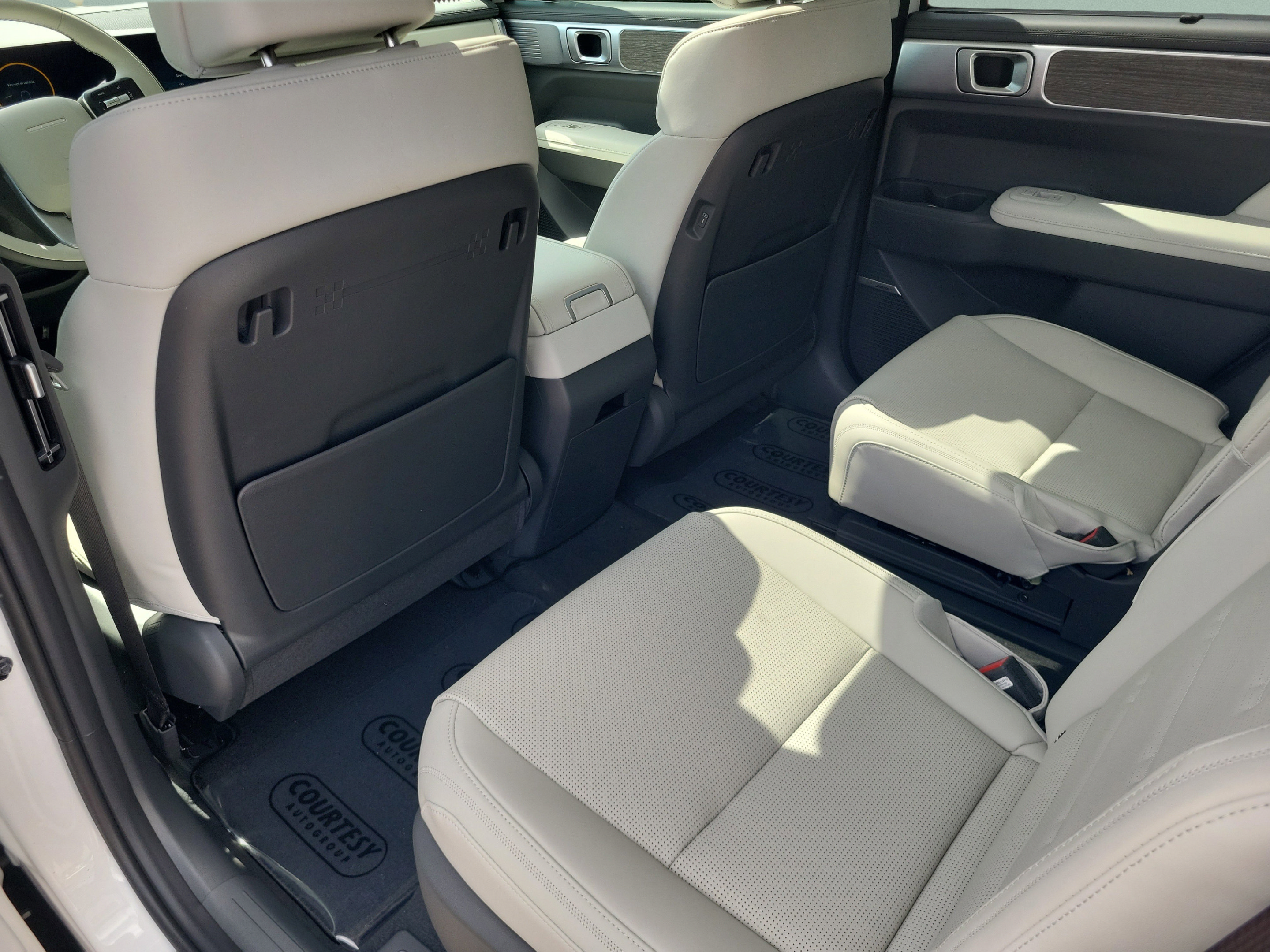 New 2026 Hyundai Santa Fe Calligraphy FWD image 9