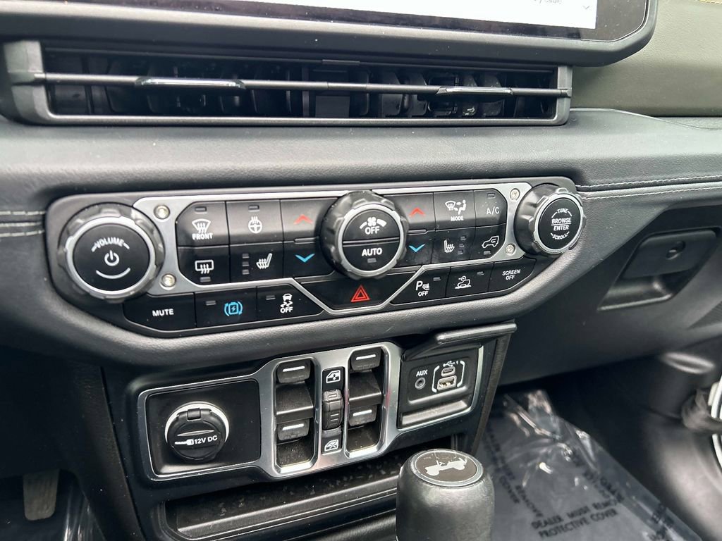 Used 2024 Jeep Wrangler High Altitude AWD/4WD image 35