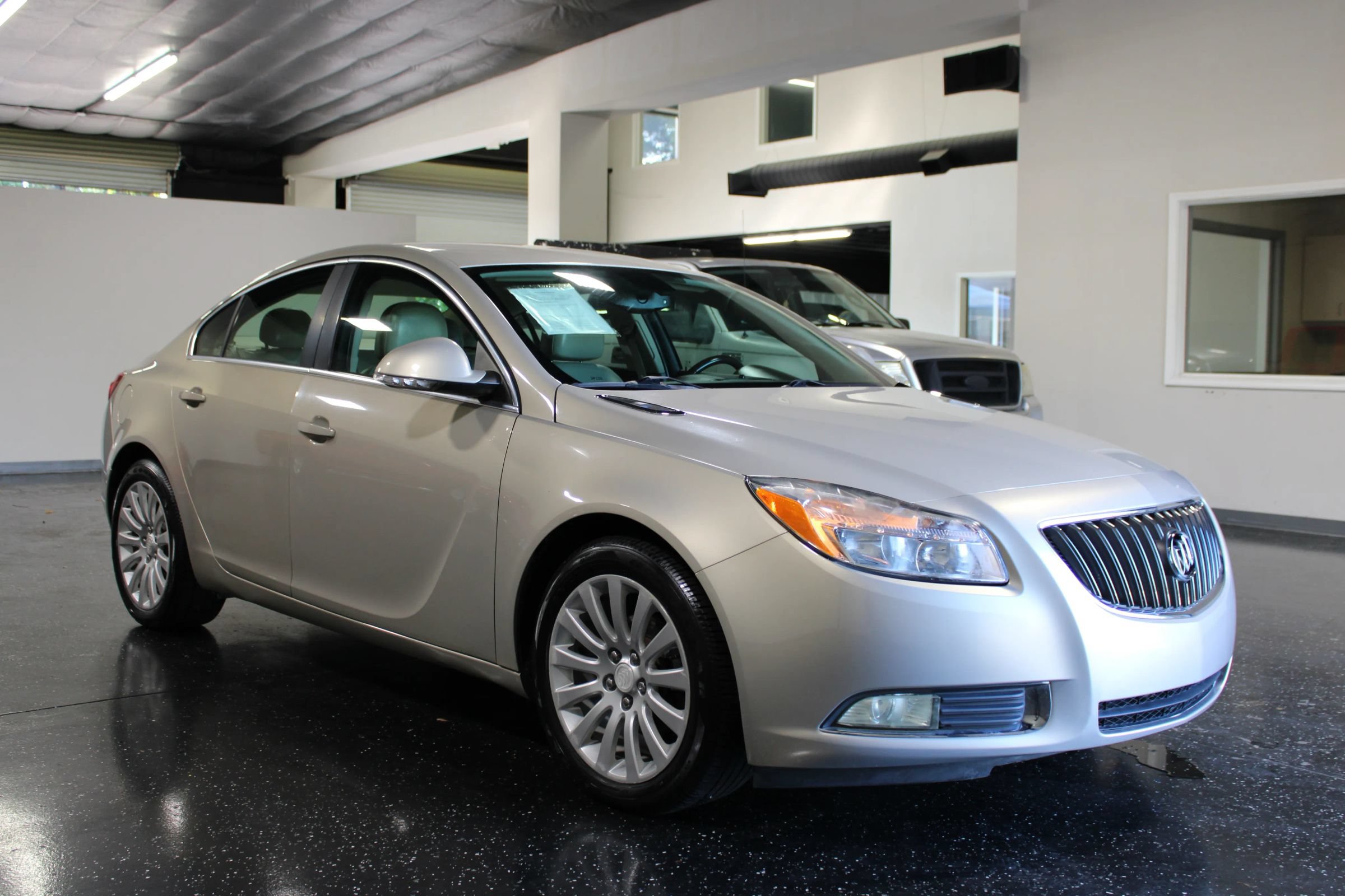 Used 2012 Buick Regal Leather FWD image 1