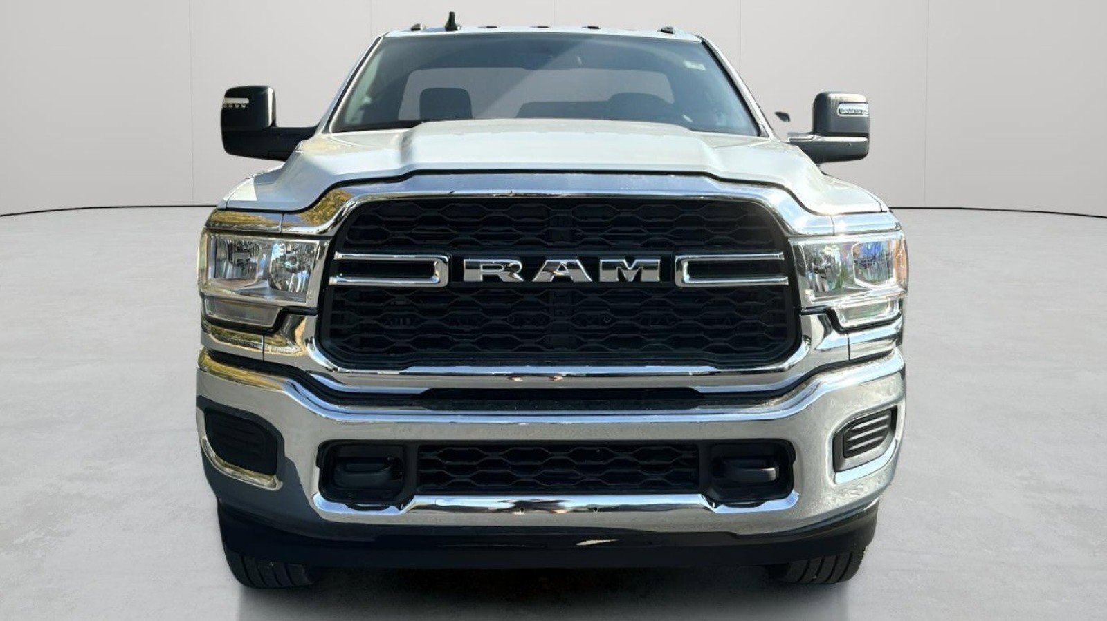 New 2024 RAM 3500 Tradesman w/ Chrome Appearance Group AWD/4WD image 9