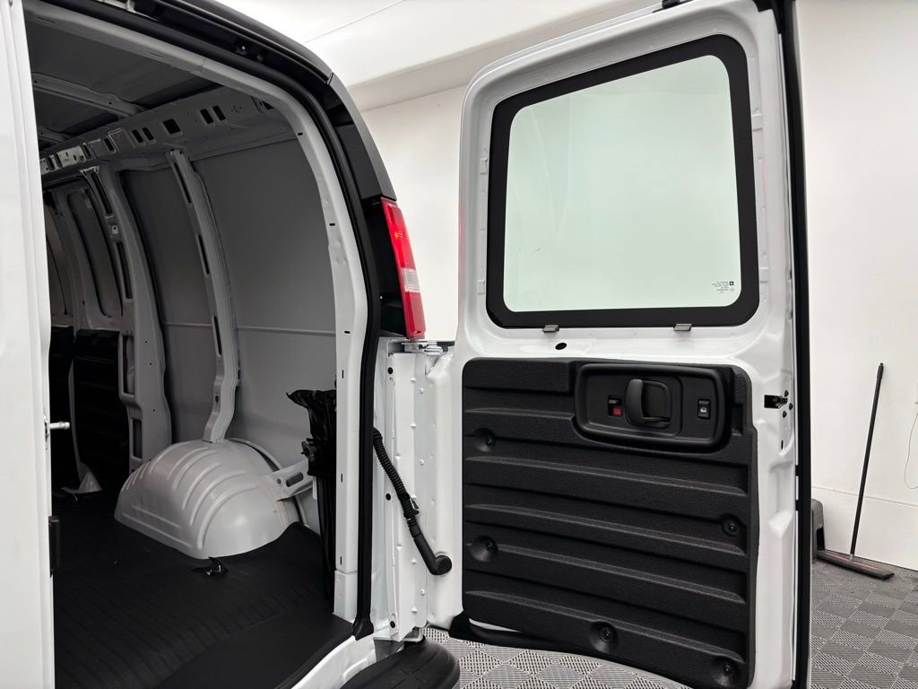 New 2025 GMC Savana 2500 w/ Driver Convenience Package image 7