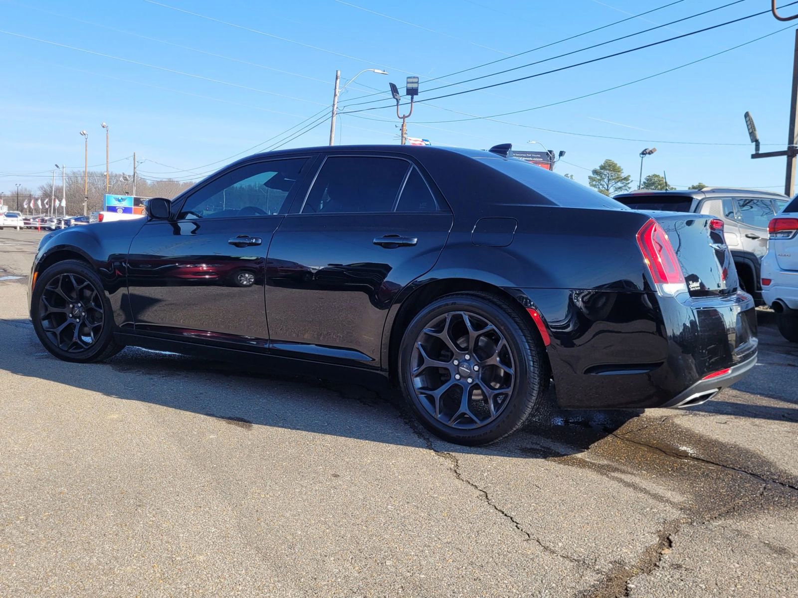 Used 2019 Chrysler 300 Touring w/ Sport Appearance Package image 4