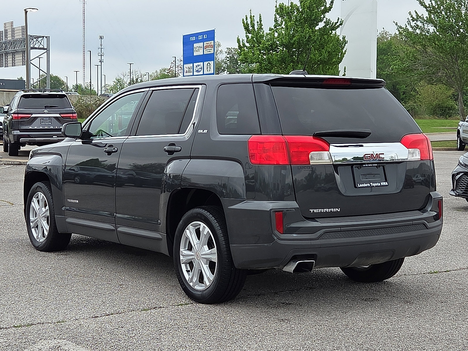 Used 2017 GMC Terrain SLE FWD image 4