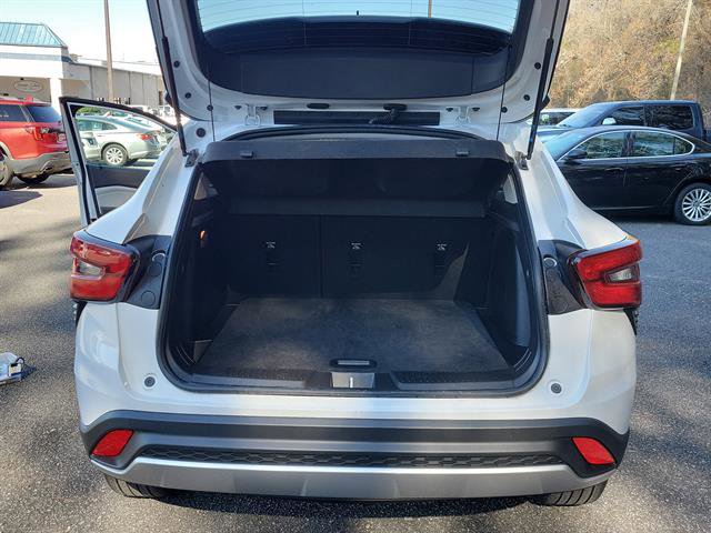 Used 2025 Chevrolet Trax LT image 24