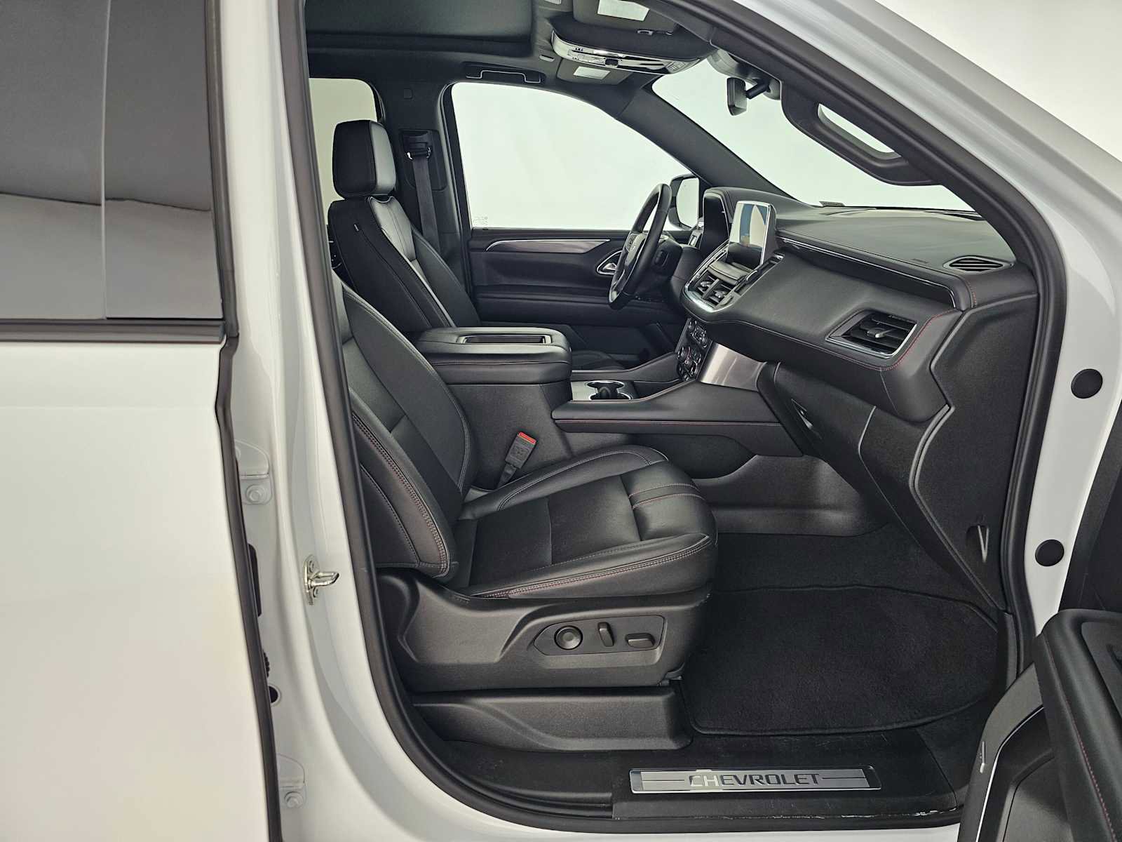 Used 2024 Chevrolet Suburban RST w/ Luxury Package image 10