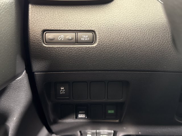 Used 2017 Nissan Rogue Sport SV AWD/4WD image 30
