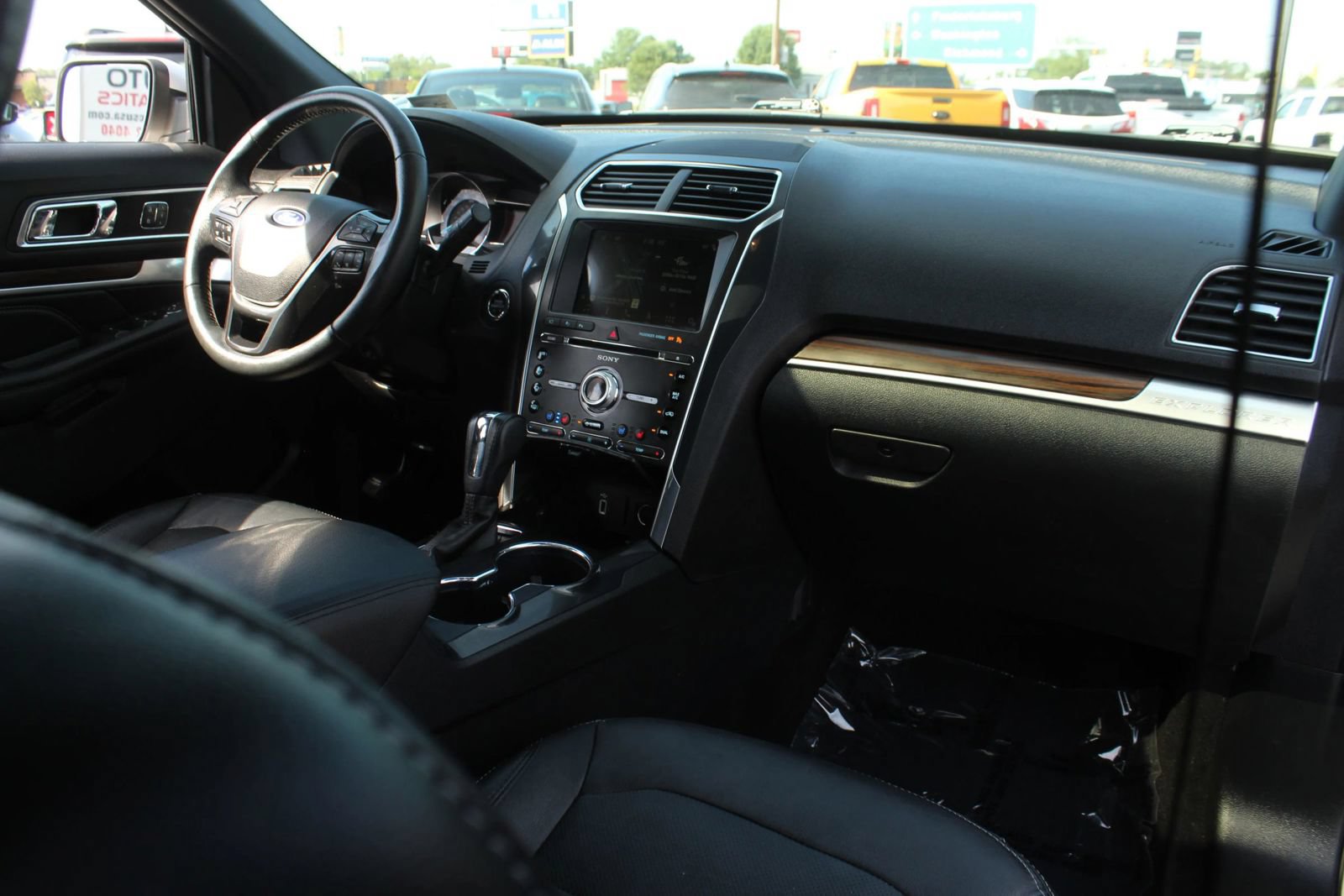 Used 2018 Ford Explorer Limited w/ Equipment Group 301A AWD/4WD image 16