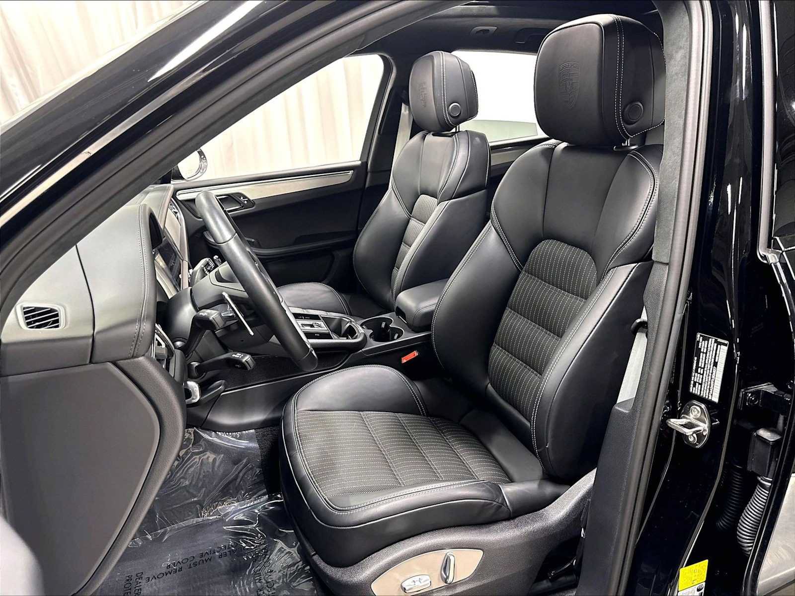 Used 2026 Porsche Macan Turbo AWD/4WD image 7