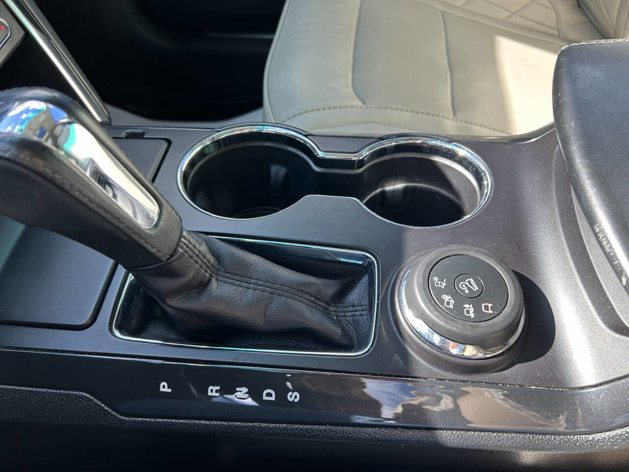 Used 2017 Ford Explorer Platinum image 26