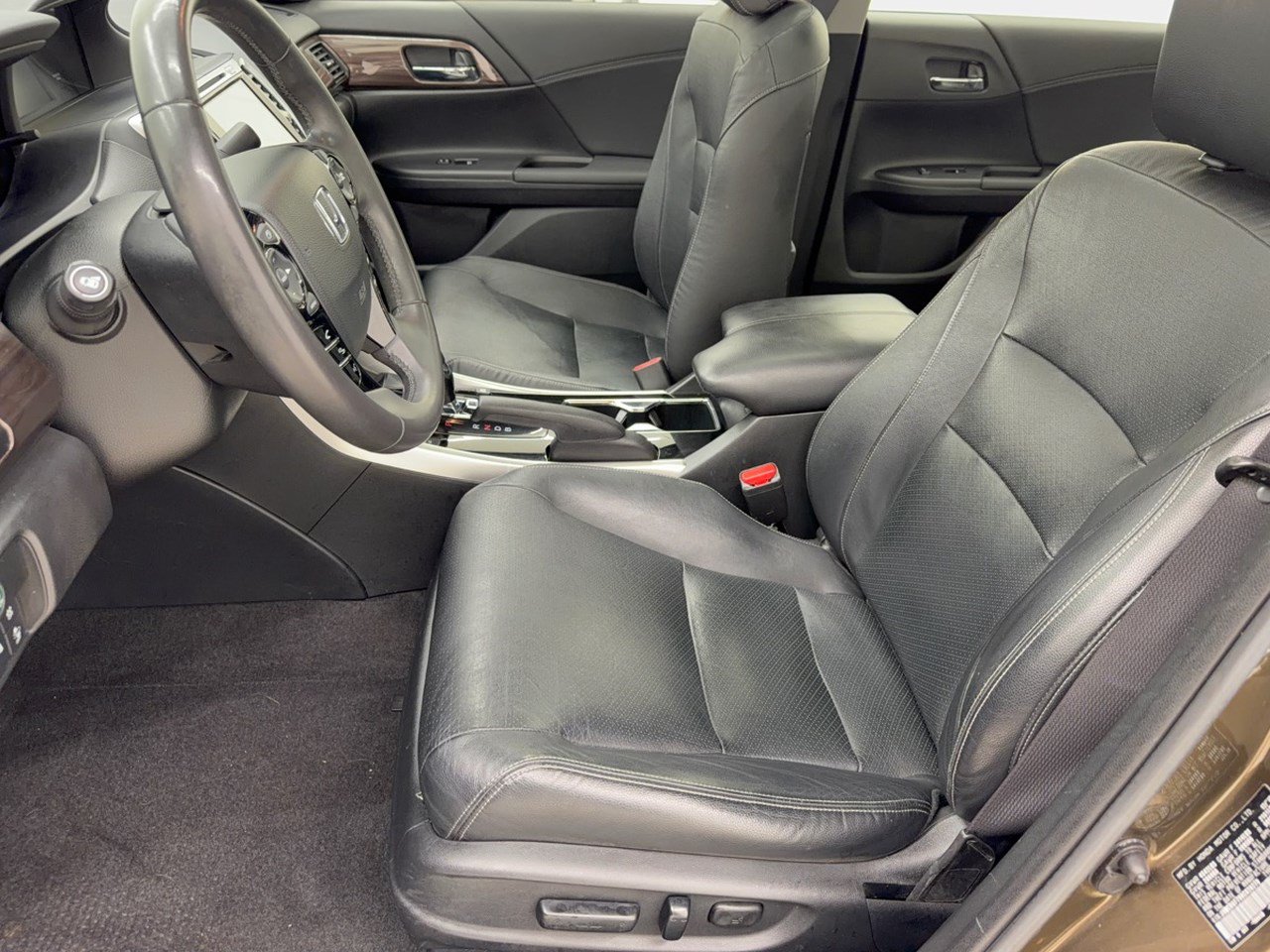 Used 2017 Honda Accord Touring image 5