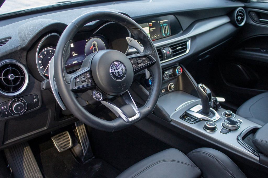 Used 2025 Alfa Romeo Stelvio Sprint w/ Veloce Package image 11